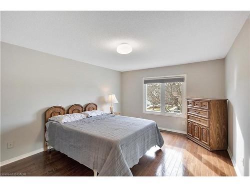 2185 Vista Drive, Burlington, ON - Indoor Photo Showing Bedroom