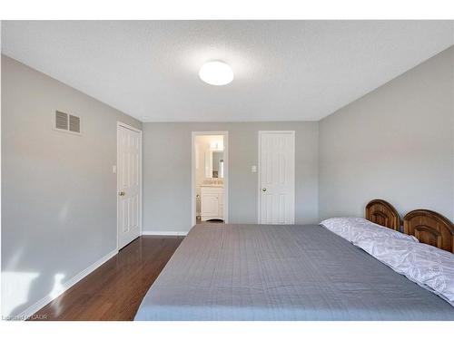 2185 Vista Drive, Burlington, ON - Indoor Photo Showing Bedroom