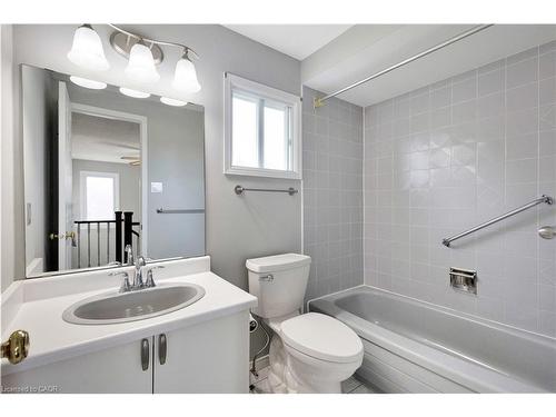 2185 Vista Drive, Burlington, ON - Indoor Photo Showing Bathroom