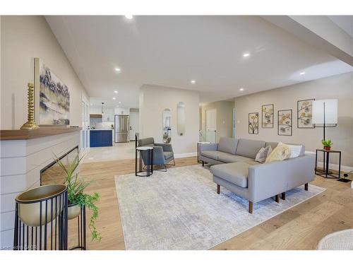 279 Ferndale Place, Waterloo, ON - Indoor Photo Showing Living Room