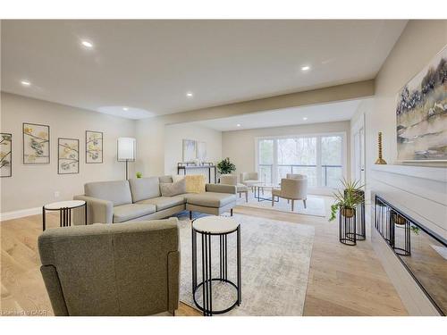 279 Ferndale Place, Waterloo, ON - Indoor Photo Showing Living Room