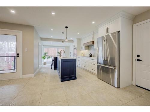 279 Ferndale Place, Waterloo, ON - Indoor Photo Showing Kitchen