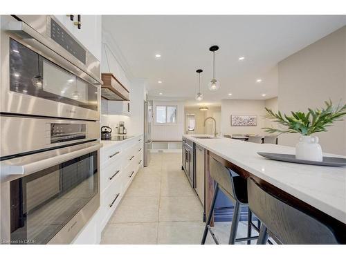 279 Ferndale Place, Waterloo, ON - Indoor Photo Showing Kitchen With Upgraded Kitchen