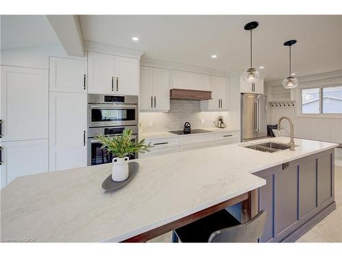 279 Ferndale Place, Waterloo, ON - Indoor Photo Showing Kitchen With Double Sink With Upgraded Kitchen