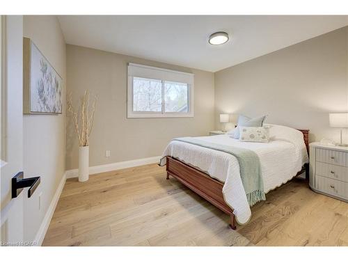 279 Ferndale Place, Waterloo, ON - Indoor Photo Showing Bedroom