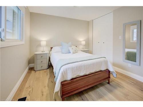 279 Ferndale Place, Waterloo, ON - Indoor Photo Showing Bedroom