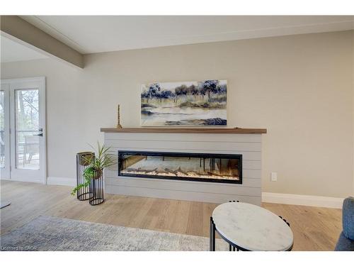 279 Ferndale Place, Waterloo, ON - Indoor Photo Showing Living Room With Fireplace