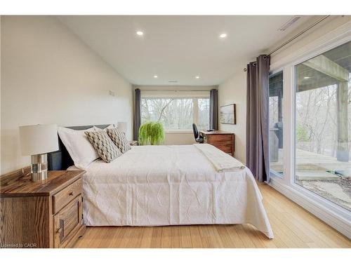 279 Ferndale Place, Waterloo, ON - Indoor Photo Showing Bedroom