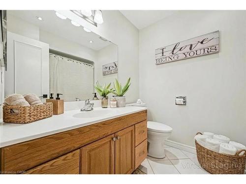 2201 Cartier Crescent, Burlington, ON - Indoor Photo Showing Bathroom