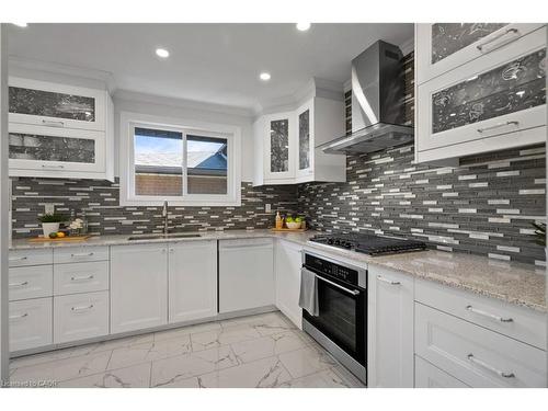 116 Boston Crescent, Hamilton, ON - Indoor Photo Showing Kitchen With Double Sink With Upgraded Kitchen