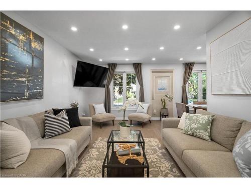 116 Boston Crescent, Hamilton, ON - Indoor Photo Showing Living Room