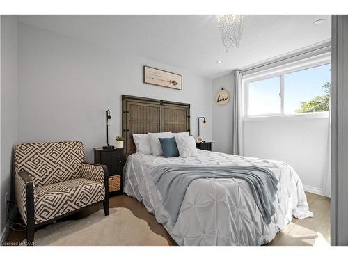 116 Boston Crescent, Hamilton, ON - Indoor Photo Showing Bedroom