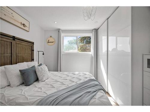 116 Boston Crescent, Hamilton, ON - Indoor Photo Showing Bedroom