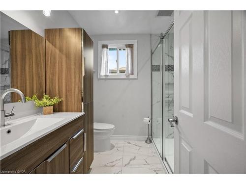 116 Boston Crescent, Hamilton, ON - Indoor Photo Showing Bathroom