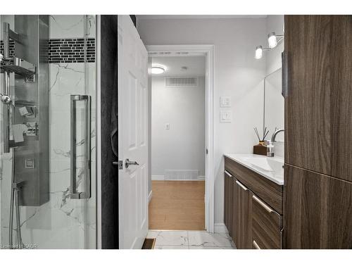 116 Boston Crescent, Hamilton, ON - Indoor Photo Showing Bathroom