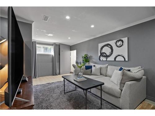 116 Boston Crescent, Hamilton, ON - Indoor Photo Showing Living Room
