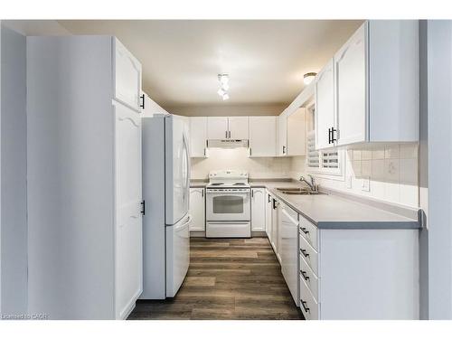 20-1030 Colborne Street E, Brantford, ON - Indoor Photo Showing Kitchen With Double Sink