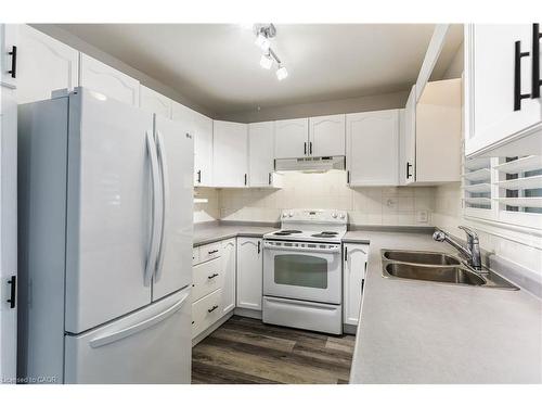 20-1030 Colborne Street E, Brantford, ON - Indoor Photo Showing Kitchen With Double Sink