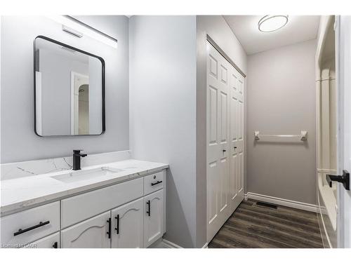 20-1030 Colborne Street E, Brantford, ON - Indoor Photo Showing Bathroom