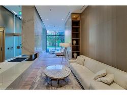 2508-370 Martha Street  Burlington, ON L7R 2P7