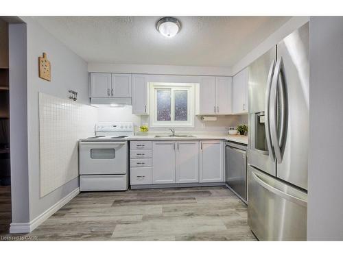 33 Orchid Crescent, Kitchener, ON - Indoor Photo Showing Kitchen