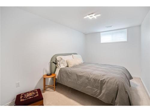 33-88 Lakeport Road, St. Catharines, ON - Indoor Photo Showing Bedroom