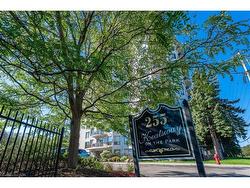1404-255 Keats Way  Waterloo, ON N2L 6N6