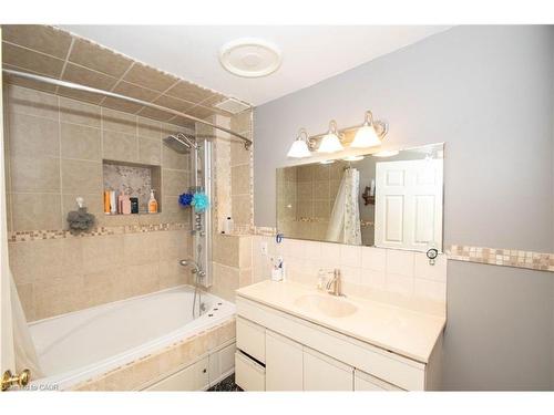 535 Mcdowell Road E, Simcoe, ON - Indoor Photo Showing Bathroom