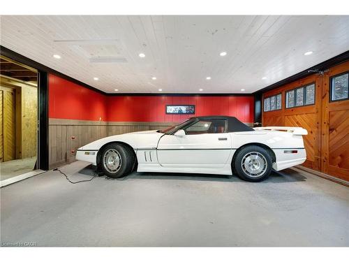 106 Royal Oak Road, Cambridge, ON - Indoor Photo Showing Garage