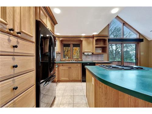 106 Royal Oak Road, Cambridge, ON - Indoor Photo Showing Kitchen