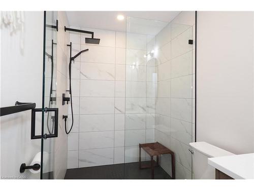 238 Eagle Street S, Cambridge, ON - Indoor Photo Showing Bathroom