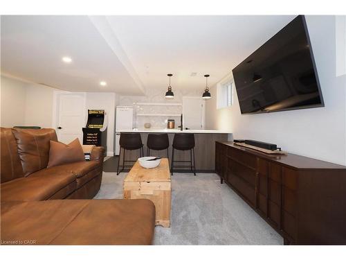 238 Eagle Street S, Cambridge, ON - Indoor Photo Showing Living Room