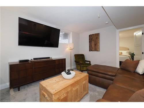 238 Eagle Street S, Cambridge, ON - Indoor Photo Showing Living Room