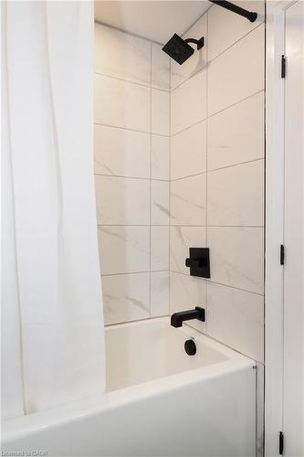 238 Eagle Street S, Cambridge, ON - Indoor Photo Showing Bathroom