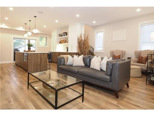 238 Eagle Street S, Cambridge, ON - Indoor Photo Showing Living Room