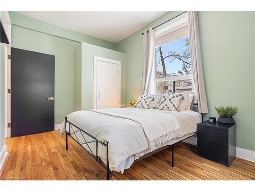 66 Chestnut Street, Kitchener, ON - Indoor Photo Showing Bedroom