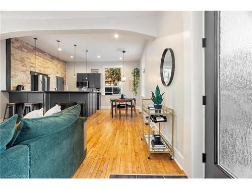 66 Chestnut Street, Kitchener, ON - Indoor Photo Showing Living Room