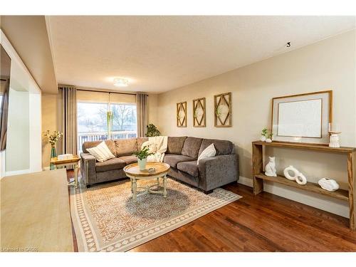 83 Burnaby Crescent, Kitchener, ON - Indoor Photo Showing Living Room