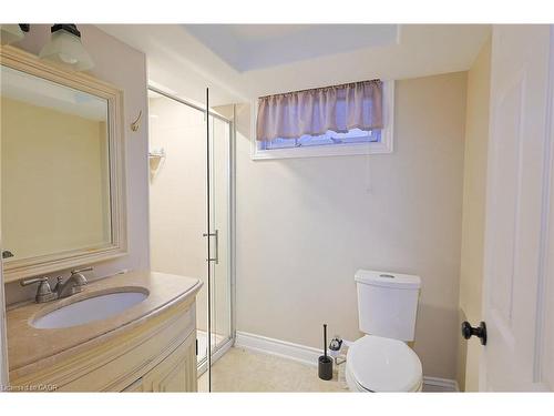 122 Fundy Avenue, London, ON - Indoor Photo Showing Bathroom