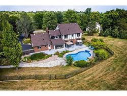 22 Weneil Drive  Freelton, ON L8B 0Z6