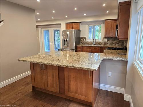 1278 Hammond Street, Burlington, ON - Indoor Photo Showing Kitchen With Upgraded Kitchen