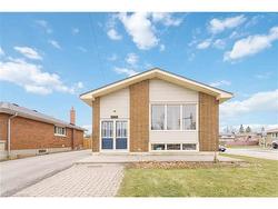 Main-517 Mohawk Road W Hamilton, ON L9C 1X3