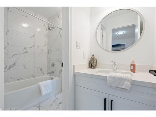 66 Cesar Place, Ancaster, ON - Indoor Photo Showing Bathroom