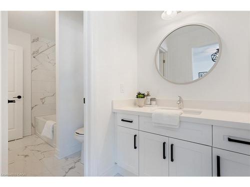 66 Cesar Place, Ancaster, ON - Indoor Photo Showing Bathroom