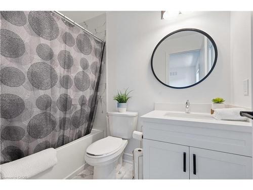 66 Cesar Place, Ancaster, ON - Indoor Photo Showing Bathroom