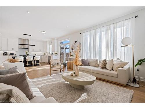 66 Cesar Place, Ancaster, ON - Indoor Photo Showing Living Room