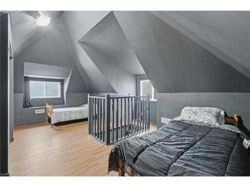 305 Cannon Street E, Hamilton, ON - Indoor Photo Showing Bedroom