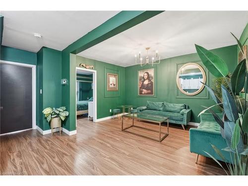 305 Cannon Street E, Hamilton, ON - Indoor Photo Showing Other Room