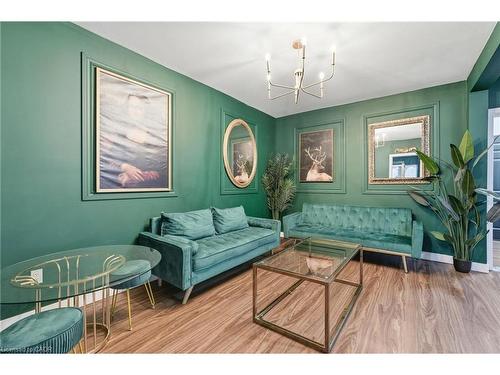 305 Cannon Street E, Hamilton, ON - Indoor Photo Showing Living Room