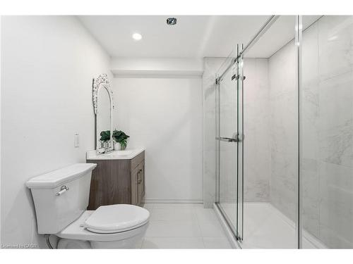 305 Cannon Street E, Hamilton, ON - Indoor Photo Showing Bathroom